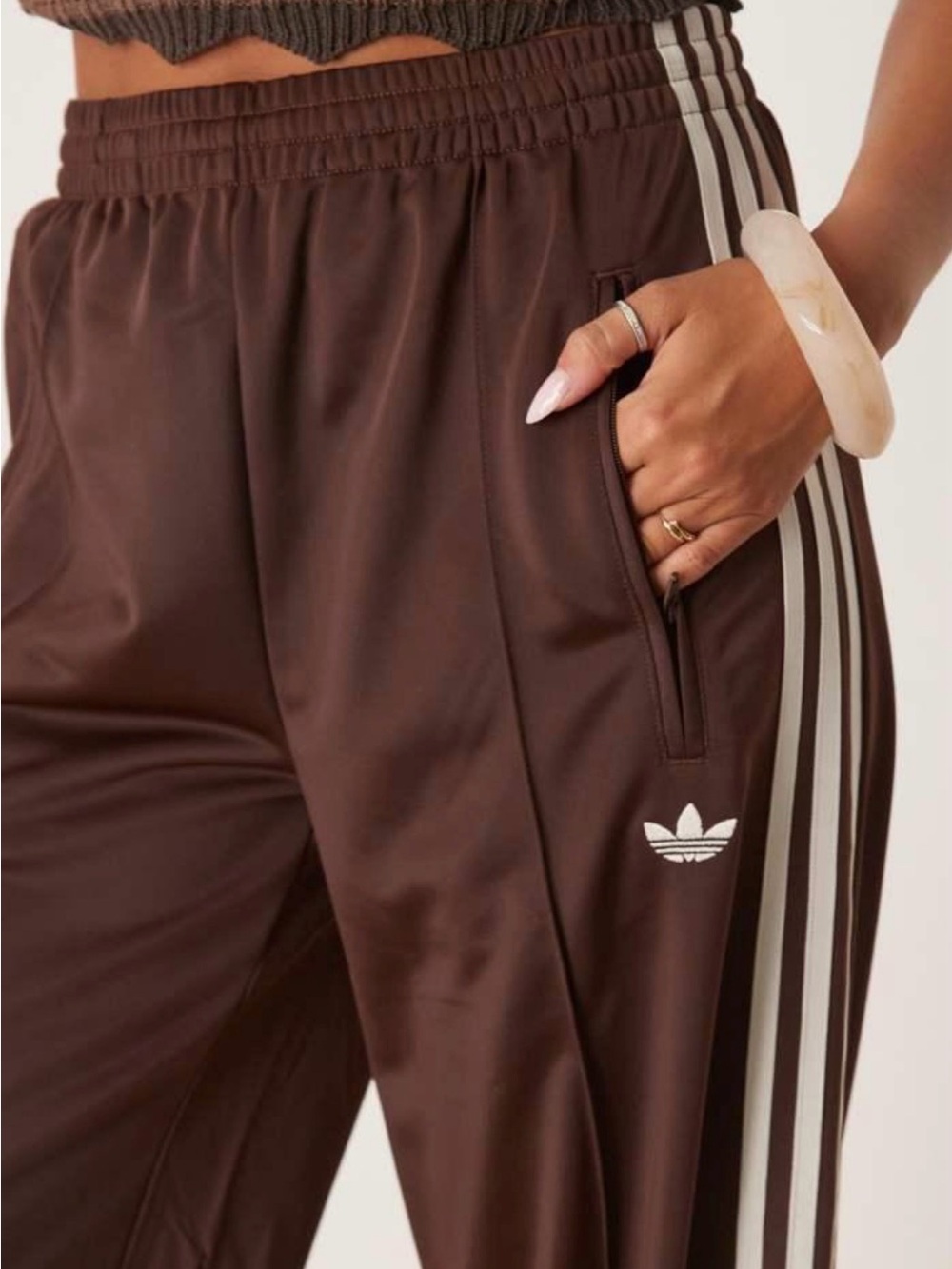 NWOT ADIDAS Women’s Originals Firebird Loose track pants in brown/white - Picture 4 of 10